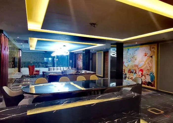 Crystal Hotel *