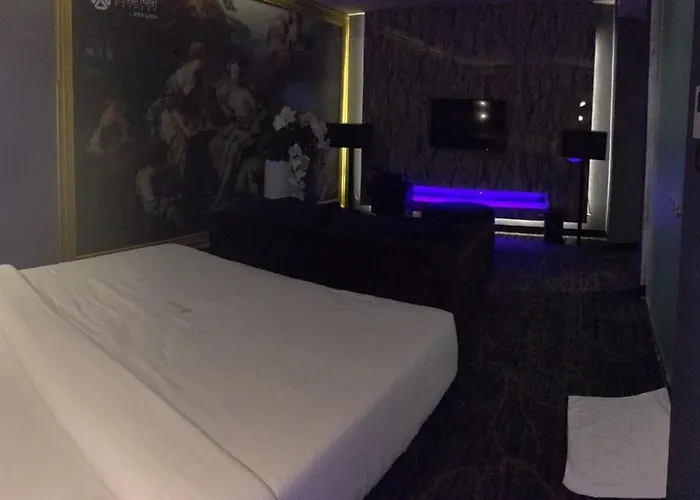 Crystal Hotel *