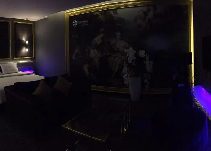 Crystal Hotel *